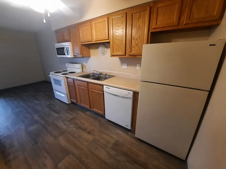 West Glen Apartments — Photo 25