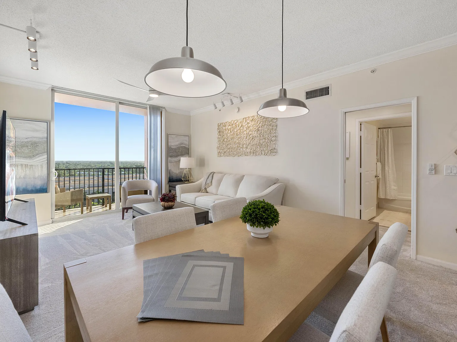 1 bed, 1.0 bath, 706 sqft, $3,500 — Photo 3