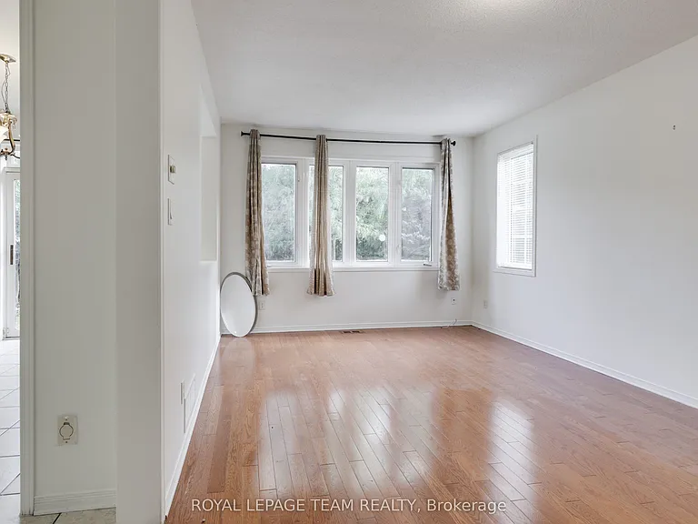 35 Norgold Cres — Photo 15