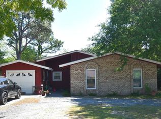 737 Silver Lake Rd, Wilmington, NC 28412