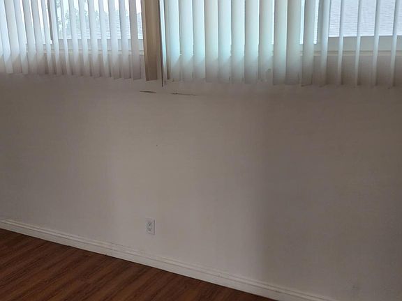 3rd image of 400 Raymondale Dr APT 28