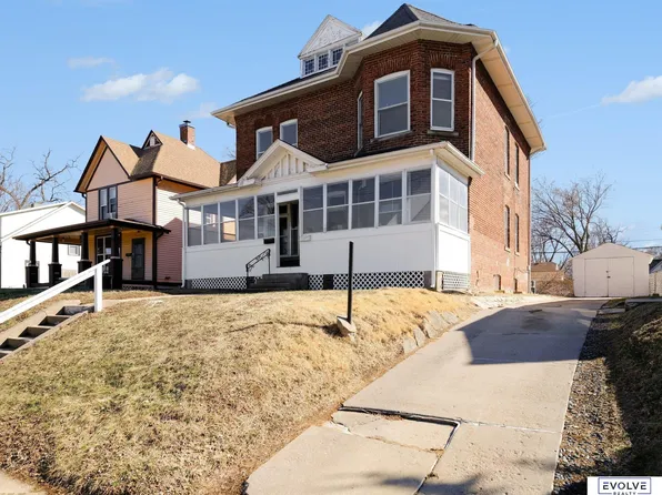 3833 Parker St, Omaha, NE 68111