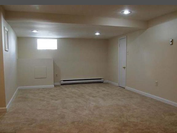 3rd image of 10 Nunnery Ln APT 1