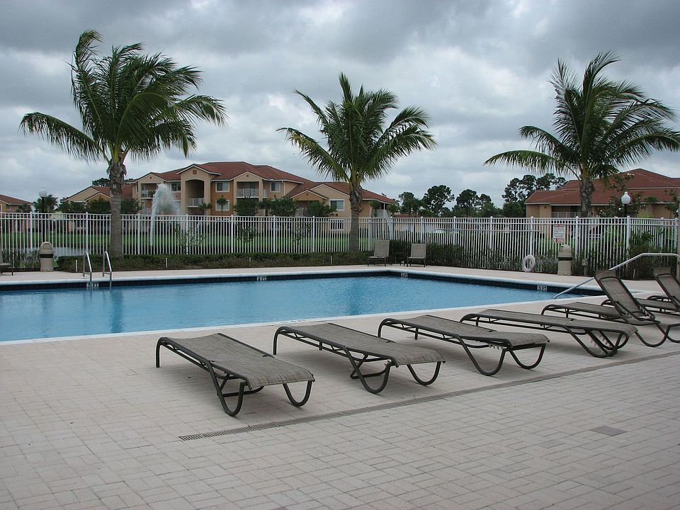 2nd image of 301 SW Palm Dr APT 107