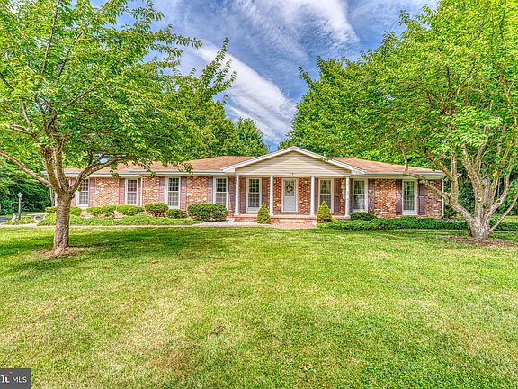 2nd image of 10640 Horseshoe Pl