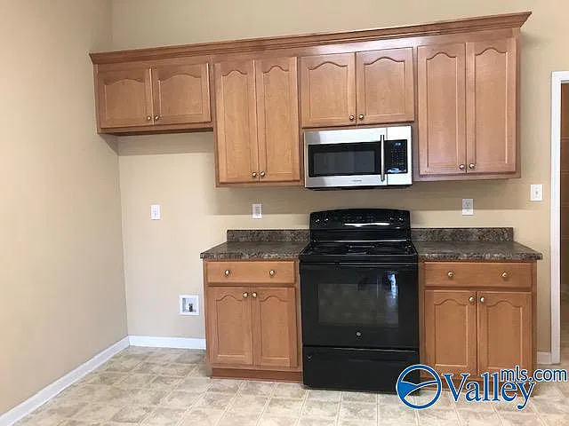 4 bed, 2.0 bath, 2414 sqft, $1,795 — Photo 4