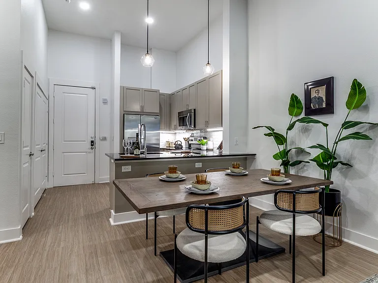4110 Fairmount — Photo 3