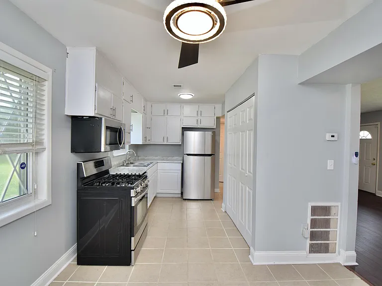 3918 Eddystone Dr — Photo 3