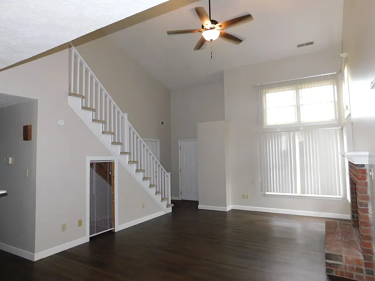 109 S Forest Dr — Photo 2