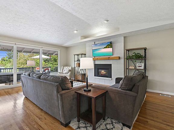 4th image of 4509 E 56th Ave
