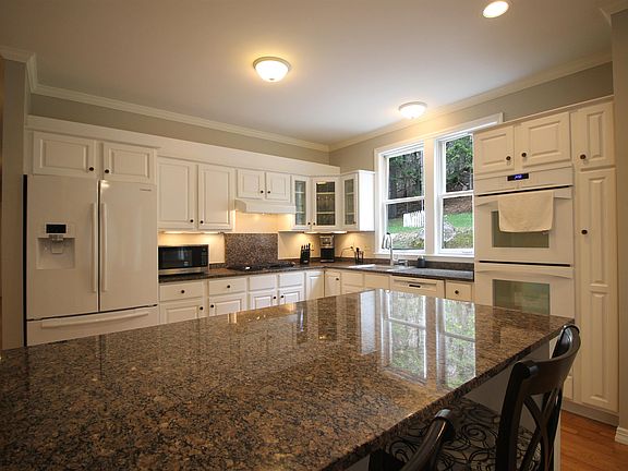4th image of 12 Greeley Hill Road