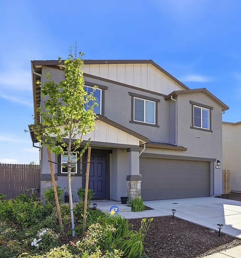 3 bed, 2.5 bath, 1500 sqft, $3,200 — Photo 2
