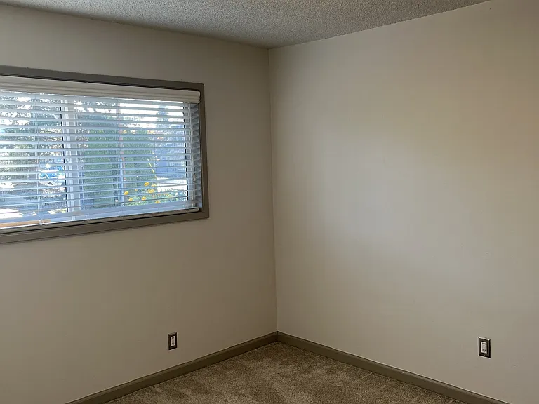 1611 SE Reedway St — Photo 11