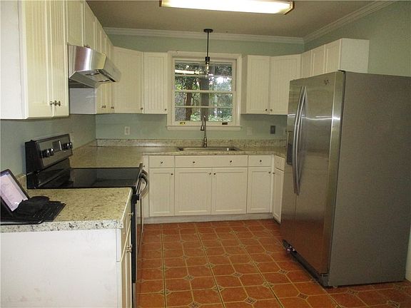 3rd image of 112 Highland Ave