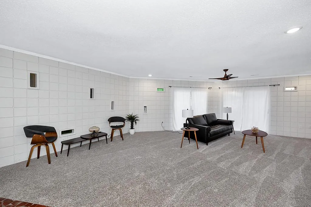 4 bed, 2108 sqft, $2,700 — Photo 2