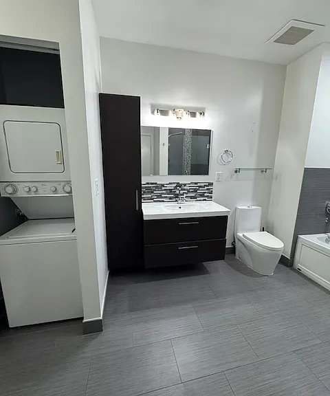 313 NE 2nd St #302 — Photo 11