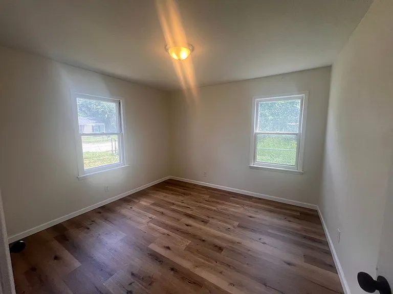 1723 E McFarland St — Photo 8