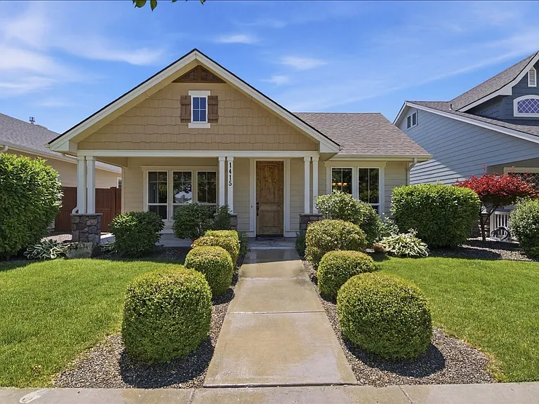 1415 E Summerheights Dr — Photo 1