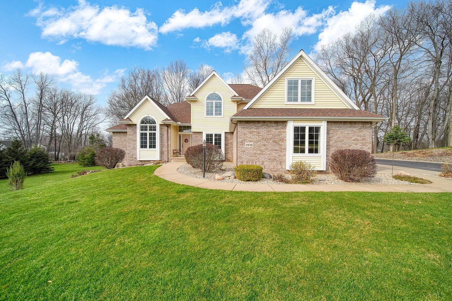 4830 Stonewood Dr photo 1