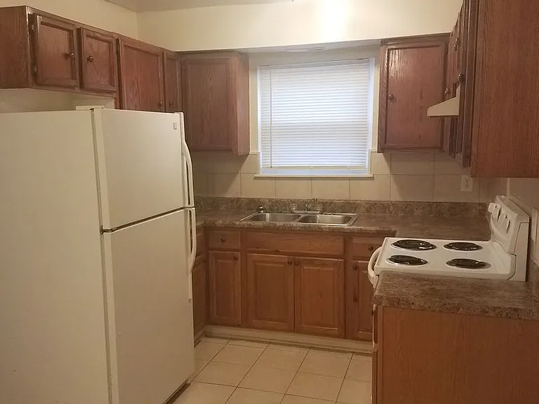 5325 Bayside Rd — Photo 3