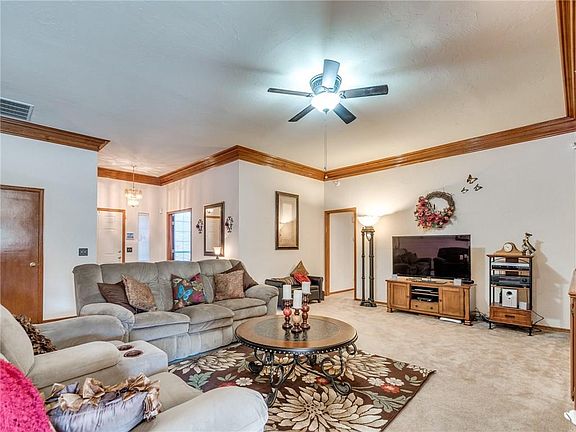 4th image of 620 Greenfield Dr