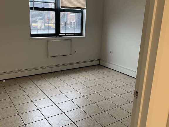 3rd image of 3032 31st St APT 4A