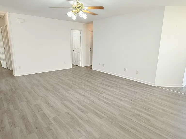 15251 Tyler Mill Dr — Photo 3
