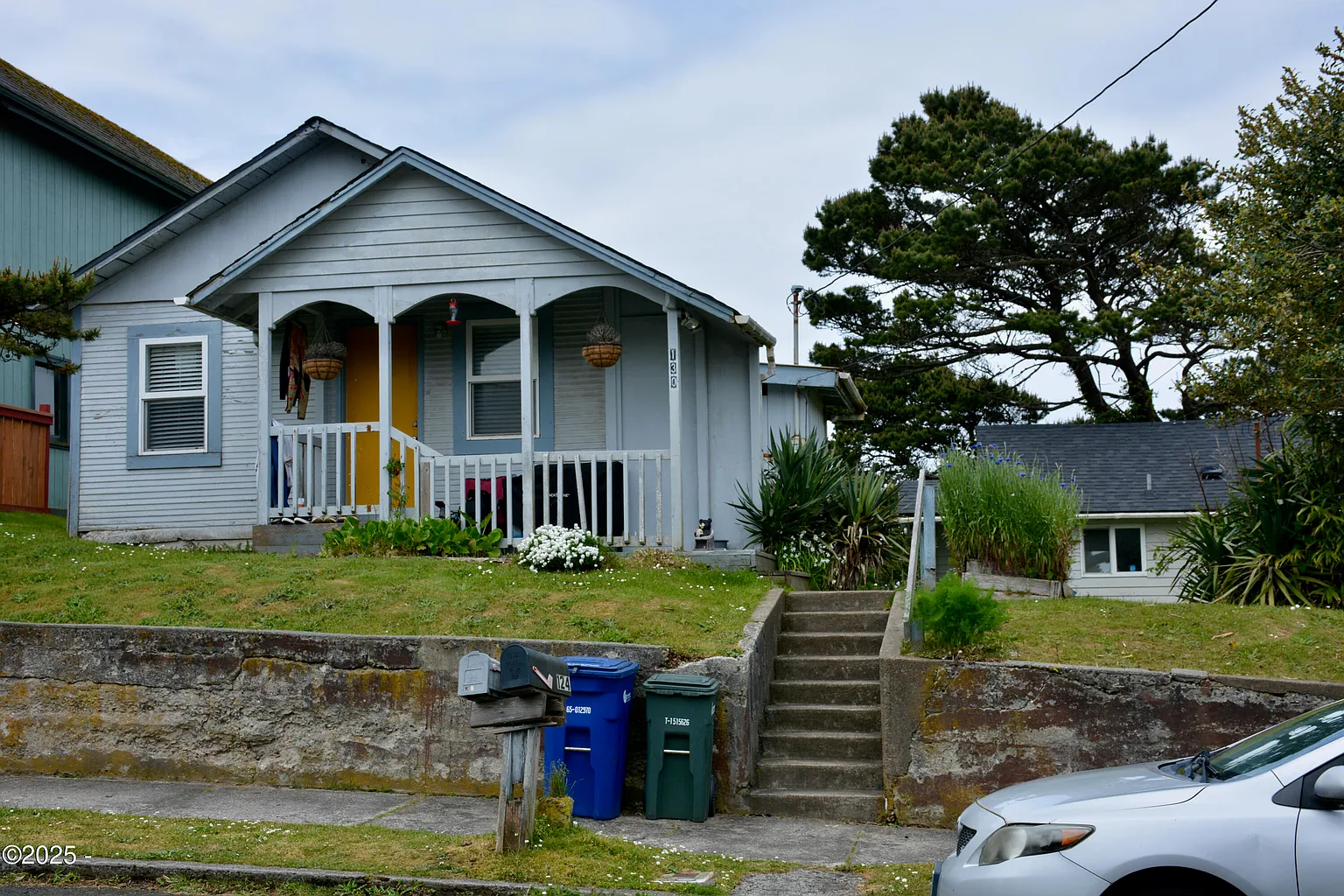 130 SW Brook St photo 1