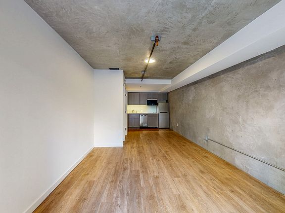 3rd image of 1532 Howard St #101