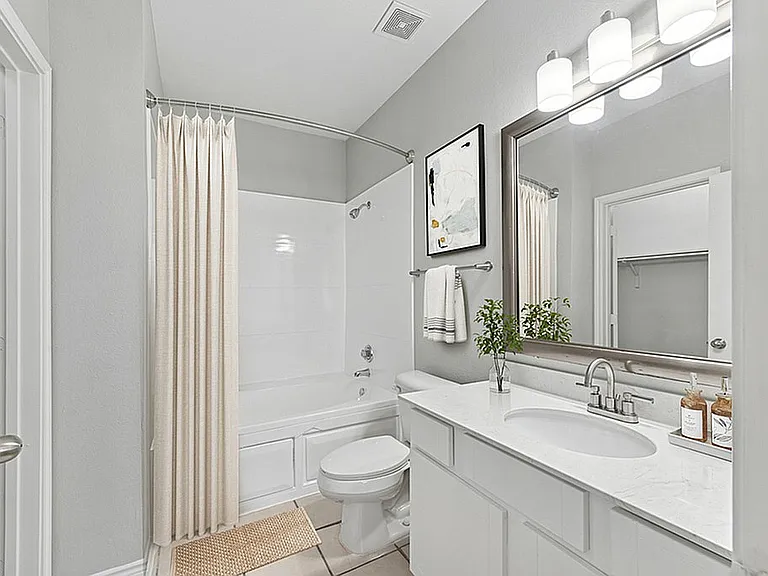 Avery — Photo 10