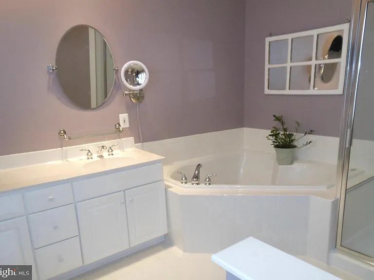 104 Oak Knoll Ter — Photo 12