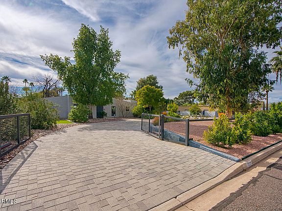 3rd image of 2925 E CLARENDON Avenue