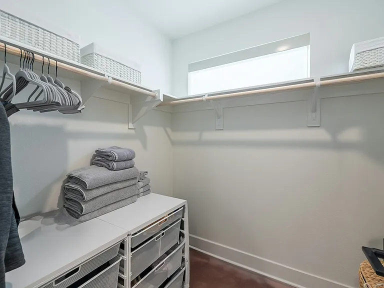 2906 Foundry Ct — Photo 36