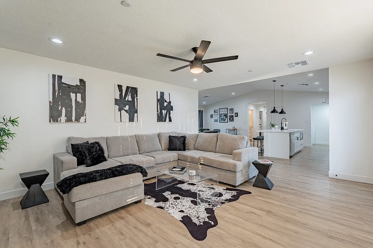 4 bed, 2.0 bath, 1991 sqft, $13,880 — Photo 2