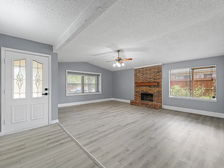 1509 Pecos St — Photo 4