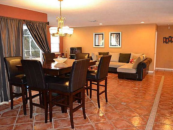 4/3 Gorgeous Estate Home in Country Walk