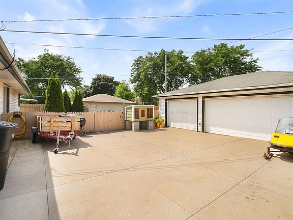 3rd image of 2504 E Dale Ave