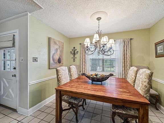 4th image of 11102 Melba Ln
