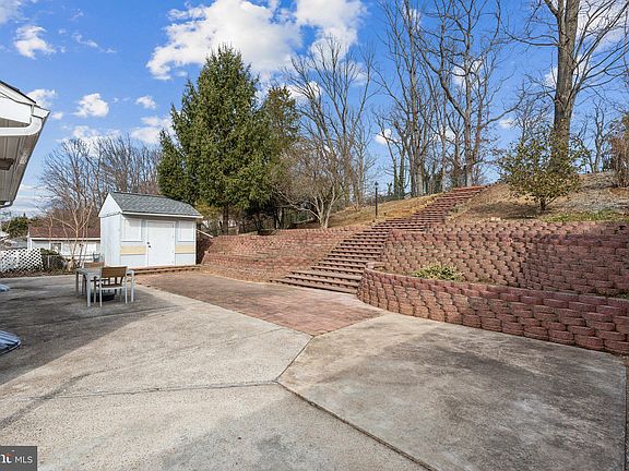 4th image of 6611 Berkshire Dr