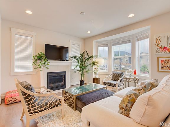 4th image of 1302 Williamsburg Walk NE