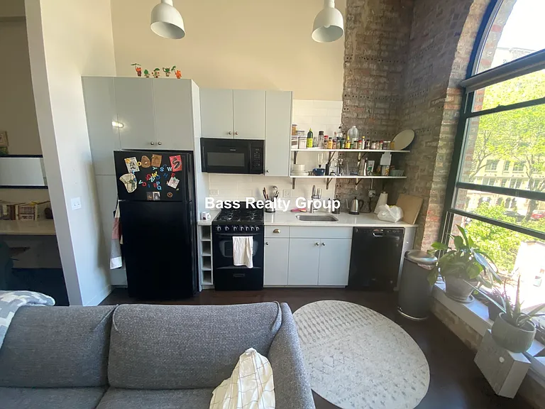 5021 N Kenmore Ave #204 — Photo 5