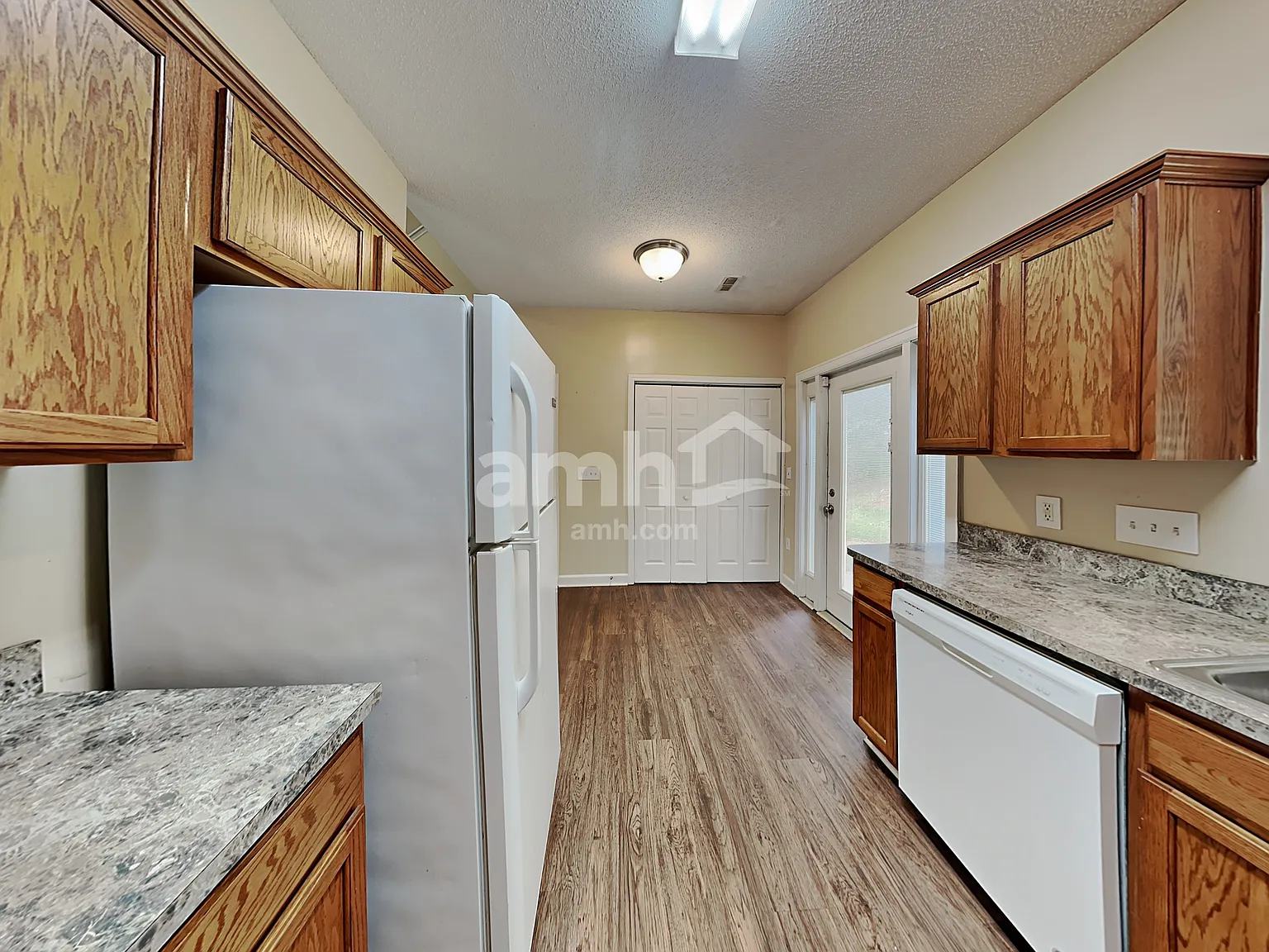 3 bed, 2.5 bath, 1326 sqft, $1,890 — Photo 3
