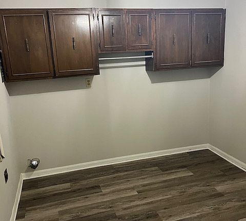 4th image of 3055 Greenbriar Cv W