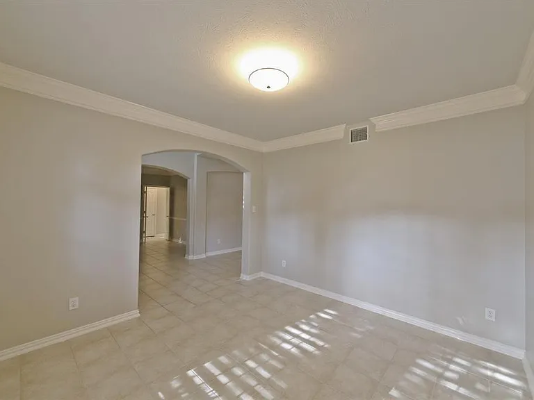 407 Groveton Ridge Ln — Photo 8