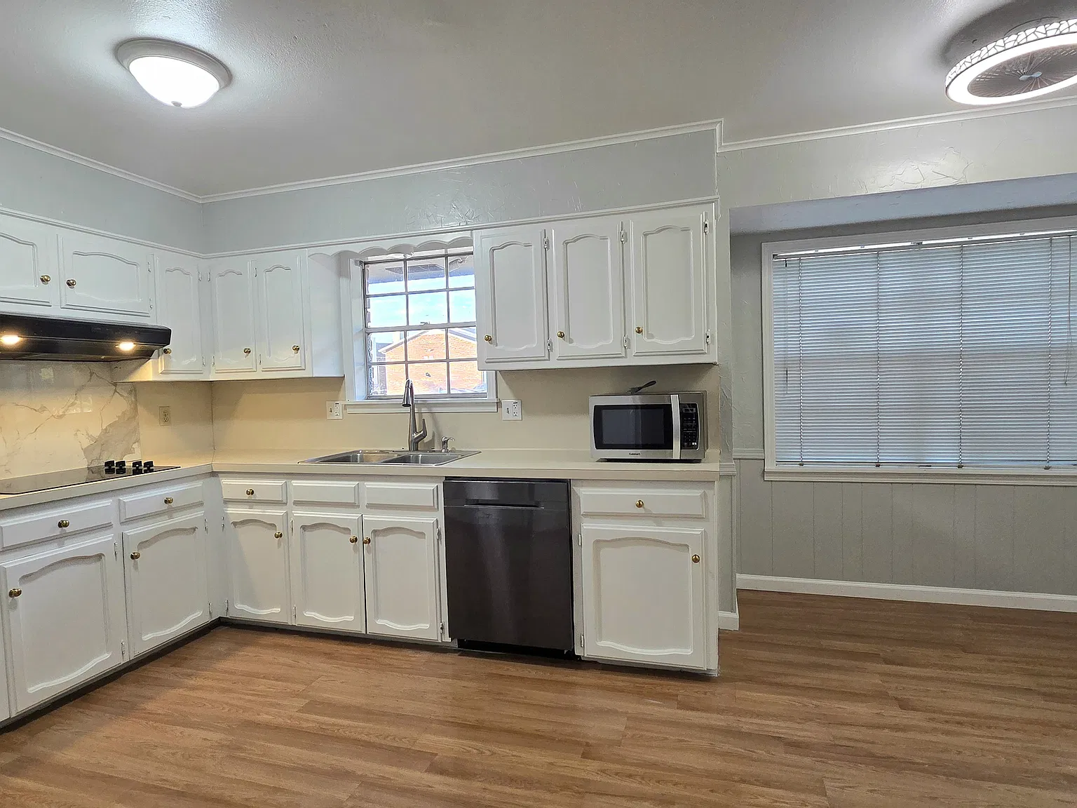 5 bed, 2.5 bath, 2265 sqft, $2,400 — Photo 4
