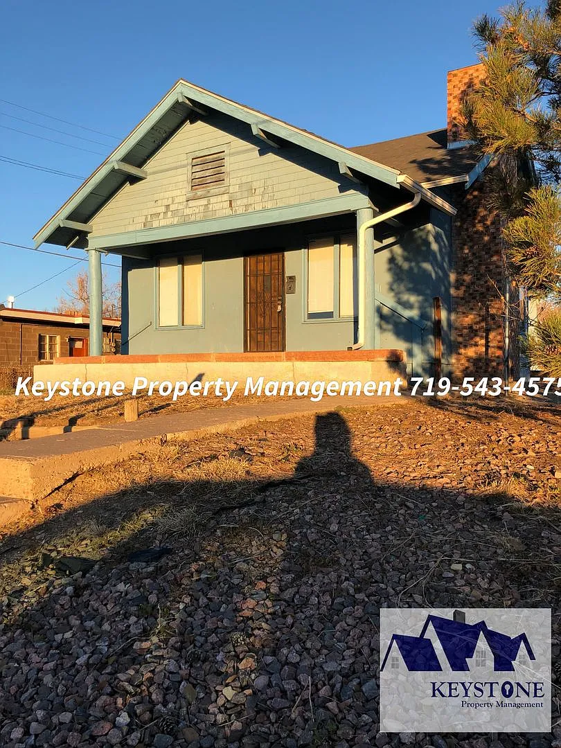 Spacious 2 Bed, 2 Bath Home Lots of Storage Space & Large Deck in the Backyard $1000/$1000 — Photo 1
