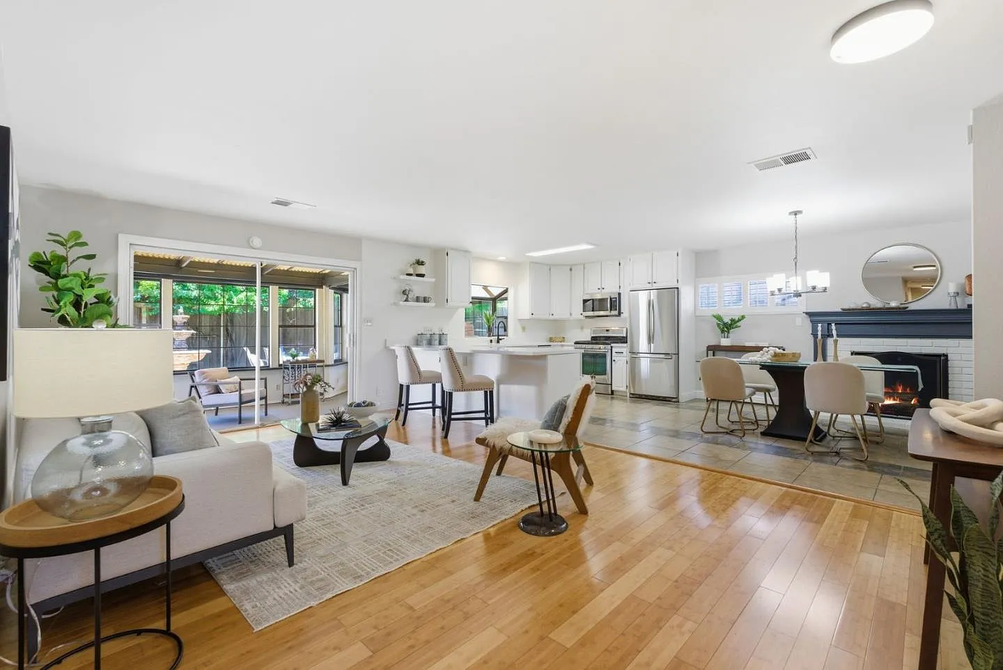 5 bed, 1664 sqft, $4,800 — Photo 1