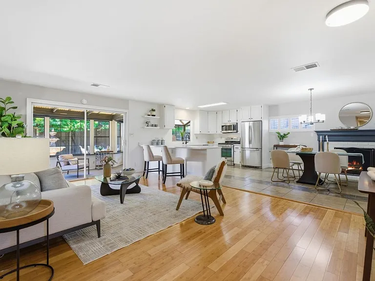 7516 Shady Hollow Dr — Photo 1