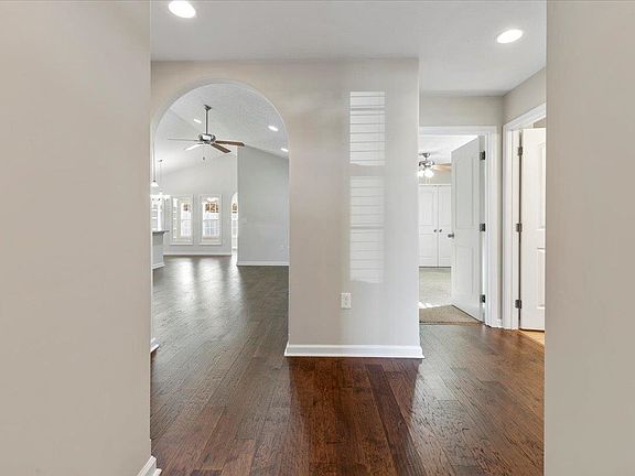 5th image of 2045 Giles Dr SE
