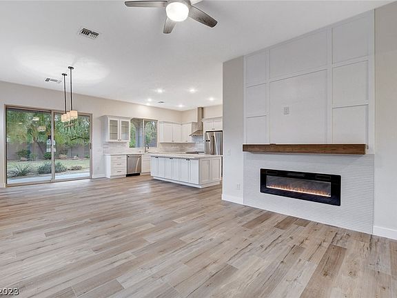 4th image of 67 Emerald Dunes Cir